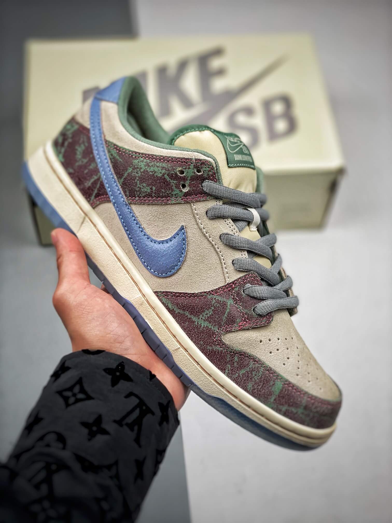Crenshaw Skate Club X Sb Dunk Low Fn4193-100 Sneakers For Men And