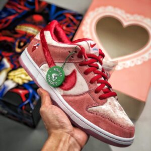 Sb Dunk Low Pro Qs X Strangelove Ct2552-800 Men And Women Size From US 5.5 To US 11