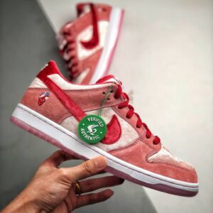 sb-dunk-low-pro-qs-x-strangelove-ct2552-800-men-and-women-size-from-us-55-to-us-11-gklgg-1.jpg